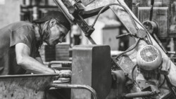 Reportage au cœur de l'industrie de la construction de bâtiments métalliques et des chantiers par Jean-Luc Renouil Photographe et pilote de drone en Dordogne.