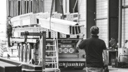 Reportage au cœur de l'industrie de la construction de bâtiments métalliques et des chantiers par Jean-Luc Renouil Photographe et pilote de drone en Dordogne.