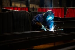 Reportage au cœur de l'industrie de la construction de bâtiments métalliques et des chantiers par Jean-Luc Renouil Photographe et pilote de drone en Dordogne.