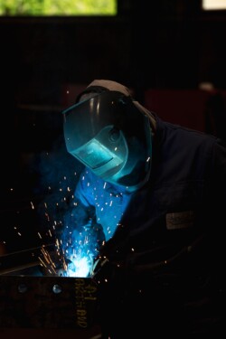 Reportage au cœur de l'industrie de la construction de bâtiments métalliques et des chantiers par Jean-Luc Renouil Photographe et pilote de drone en Dordogne.