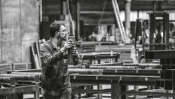 Reportage au cœur de l'industrie de la construction de bâtiments métalliques et des chantiers par Jean-Luc Renouil Photographe et pilote de drone en Dordogne.