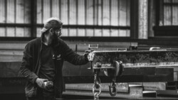 Reportage au cœur de l'industrie de la construction de bâtiments métalliques et des chantiers par Jean-Luc Renouil Photographe et pilote de drone en Dordogne.