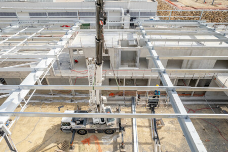 Photographie du chantier Liebherr pour Giraud-Serin Constructions métalliques par Jean-Luc Renouil photographe et pilote de drone