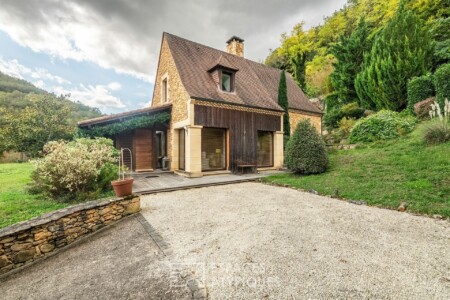Superbe maison en pierre photographiée par Jean-Luc Renouil, photographe et pilote de drone.