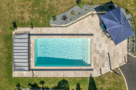 Piscine signée DUFLAM photographiée par Jean-Luc Renouil photographe et pilote de drone.
