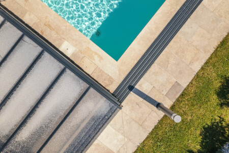 Piscine signée DUFLAM photographiée par Jean-Luc Renouil photographe et pilote de drone.