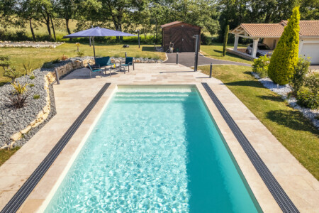 Piscine signée DUFLAM photographiée par Jean-Luc Renouil photographe et pilote de drone.