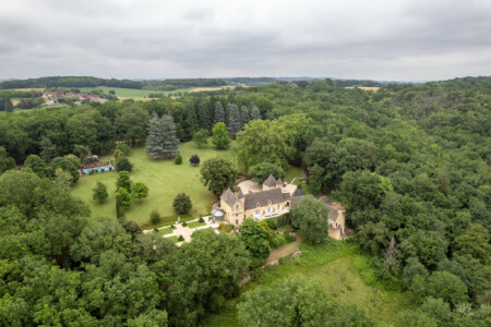 Château La Carrière à Saint-Cyprien photographié par Jean-Luc Renouil photographe et pilote de drone en Dordogne