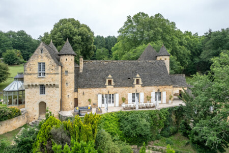 Château La Carrière à Saint-Cyprien photographié par Jean-Luc Renouil photographe et pilote de drone en Dordogne