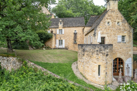 Château La Carrière à Saint-Cyprien photographié par Jean-Luc Renouil photographe et pilote de drone en Dordogne