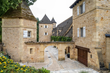 Château La Carrière à Saint-Cyprien photographié par Jean-Luc Renouil photographe et pilote de drone en Dordogne