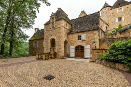 Château La Carrière à Saint-Cyprien photographié par Jean-Luc Renouil photographe et pilote de drone en Dordogne