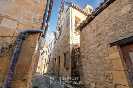 Immeuble de Sarlat la Canéda photographié par Jean-Luc Renouil, photographe immobilier et pilote de drone en Dordogne