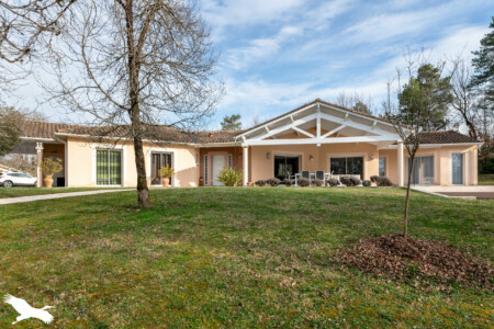 Maison contemporaine photographiée par Jean-Luc Renouil photographe immobilier et pilote de drone en Dordogne