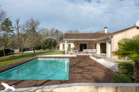 Maison contemporaine photographiée par Jean-Luc Renouil photographe immobilier et pilote de drone en Dordogne