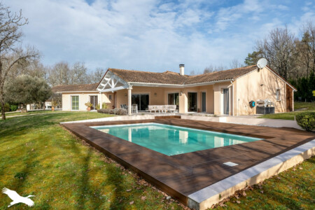Maison contemporaine photographiée par Jean-Luc Renouil photographe immobilier et pilote de drone en Dordogne