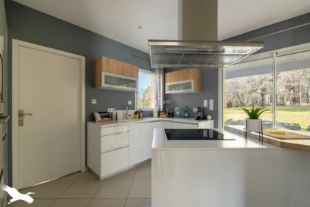 Maison contemporaine photographiée par Jean-Luc Renouil photographe immobilier et pilote de drone en Dordogne