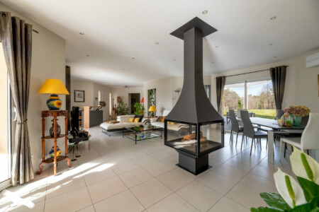 Maison contemporaine photographiée par Jean-Luc Renouil photographe immobilier et pilote de drone en Dordogne