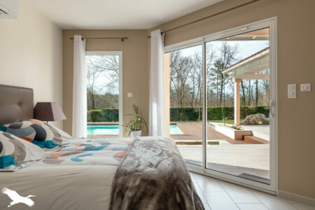 Maison contemporaine photographiée par Jean-Luc Renouil photographe immobilier et pilote de drone en Dordogne