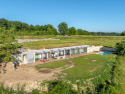 Villa moderne à Saint-Astier photographiée par Jean-Luc Renouil photographe immobilier et pilote de drone en Dordogne
