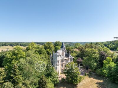 Château Puymoger à Nontron photographié par Jean-Luc Renouil, photographe immobilier et pilote de drone en Dordogne