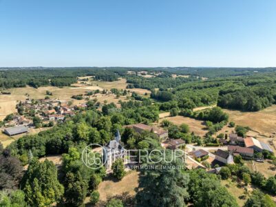 Château Puymoger à Nontron photographié par Jean-Luc Renouil, photographe immobilier et pilote de drone en Dordogne