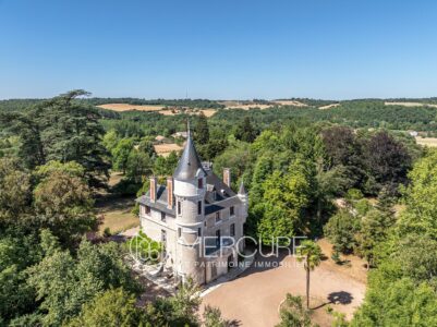 Château Puymoger à Nontron photographié par Jean-Luc Renouil, photographe immobilier et pilote de drone en Dordogne