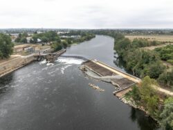 Chantier au niveau du barrage hydroélectrique de Bergerac photographié par Jean-Luc Renouil, photographe et pilote de drone en Dordogne.