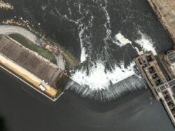 Chantier au niveau du barrage hydroélectrique de Bergerac photographié par Jean-Luc Renouil, photographe et pilote de drone en Dordogne.