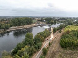 Chantier au niveau du barrage hydroélectrique de Bergerac photographié par Jean-Luc Renouil, photographe et pilote de drone en Dordogne.