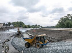 Chantier au niveau du barrage hydroélectrique de Bergerac photographié par Jean-Luc Renouil, photographe et pilote de drone en Dordogne.