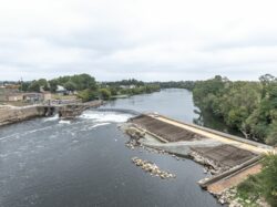 Chantier au niveau du barrage hydroélectrique de Bergerac photographié par Jean-Luc Renouil, photographe et pilote de drone en Dordogne.