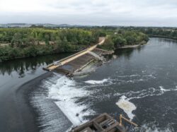 Chantier au niveau du barrage hydroélectrique de Bergerac photographié par Jean-Luc Renouil, photographe et pilote de drone en Dordogne.