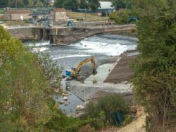 Chantier au niveau du barrage hydroélectrique de Bergerac photographié par Jean-Luc Renouil, photographe et pilote de drone en Dordogne.