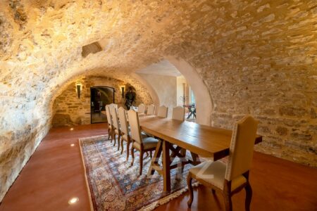 Château d'exception et dépendances photographié par Jean-Luc Renouil photographe immobilier et pilote de drone