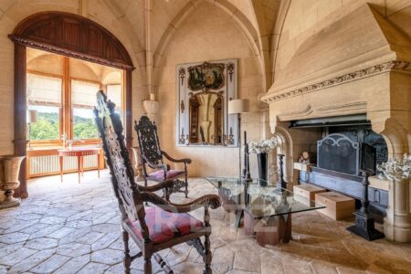 Château d'exception et dépendances photographié par Jean-Luc Renouil photographe immobilier et pilote de drone