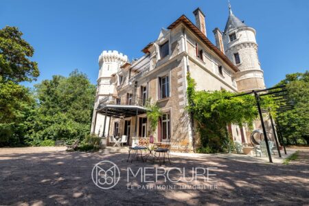 Château Puymoger à Nontron photographié par Jean-Luc Renouil, photographe immobilier et pilote de drone en Dordogne