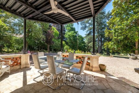 Château Puymoger à Nontron photographié par Jean-Luc Renouil, photographe immobilier et pilote de drone en Dordogne