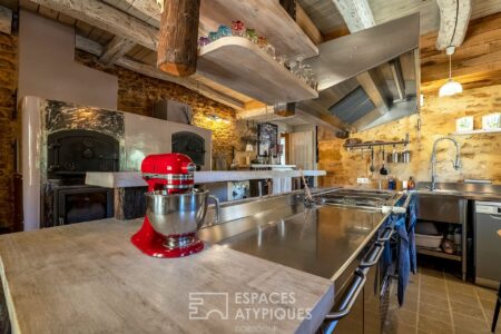 Maison en pierre photographiée par Jean-Luc Renouil, photographe immobilier et pilote de drone en Dordogne.