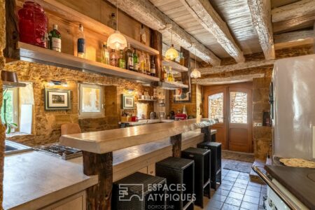 Maison en pierre photographiée par Jean-Luc Renouil, photographe immobilier et pilote de drone en Dordogne.