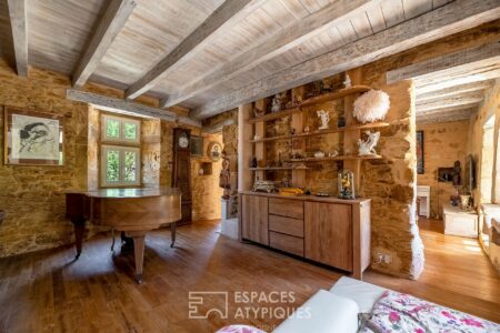 Maison en pierre photographiée par Jean-Luc Renouil, photographe immobilier et pilote de drone en Dordogne.