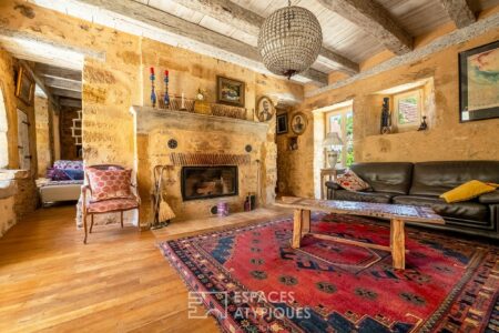 Maison en pierre photographiée par Jean-Luc Renouil, photographe immobilier et pilote de drone en Dordogne.
