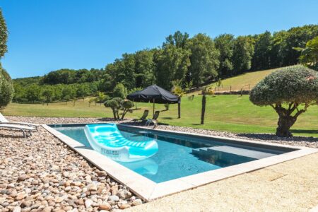 Maison en pierre photographiée par Jean-Luc Renouil, photographe immobilier et pilote de drone en Dordogne.