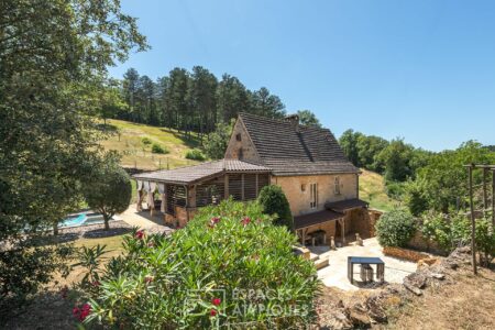 Maison en pierre photographiée par Jean-Luc Renouil, photographe immobilier et pilote de drone en Dordogne.