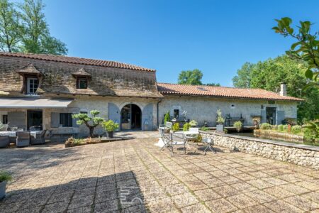 Moulin de Nanteuil photographié par Jean-Luc Renouil, photographe immobilier et pilote de drone en Dordogne