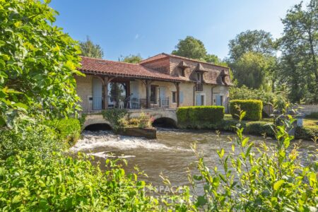 Moulin de Nanteuil photographié par Jean-Luc Renouil, photographe immobilier et pilote de drone en Dordogne
