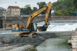 Chantier au niveau du barrage hydroélectrique de Bergerac photographié par Jean-Luc Renouil, photographe et pilote de drone en Dordogne.