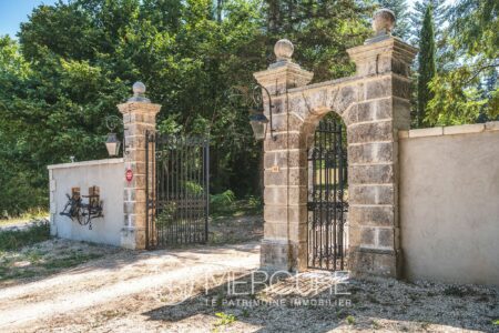 Château Puymoger à Nontron photographié par Jean-Luc Renouil, photographe immobilier et pilote de drone en Dordogne