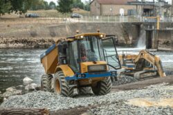 Chantier au niveau du barrage hydroélectrique de Bergerac photographié par Jean-Luc Renouil, photographe et pilote de drone en Dordogne.