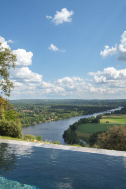 Superbe périgourdine rénovée avec vue panoramique photographiée par Jean-Luc Renouil, photographe et pilote de drone en Dordogne.